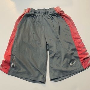 MENS Nike shorts (L)